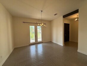 190 Lake Carnegie Ct in Laredo, TX - Building Photo - Building Photo