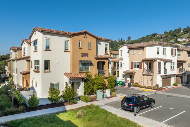 Bishops Ridge in San Leandro, CA - Foto de edificio - Building Photo