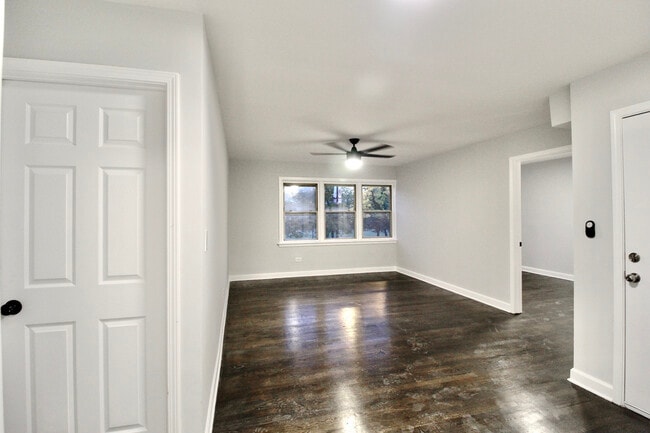 3338 W Bryn Mawr Ave, Unit 3