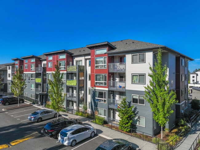 Waterview Crossing Apartments in Des Moines, WA - Building Photo - Building Photo