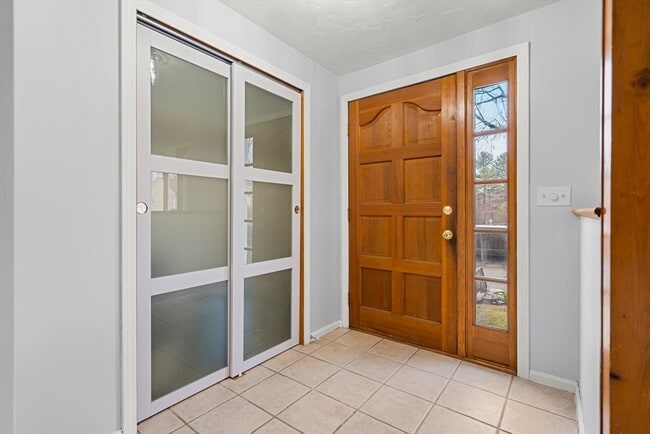 206 Cardinal Ln in Tyngsboro, MA - Building Photo - Building Photo