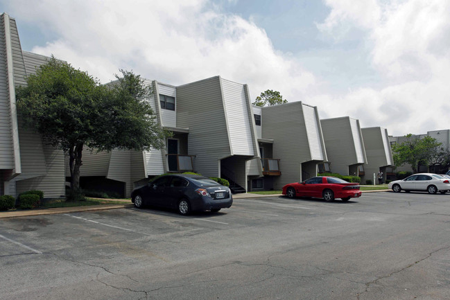 Greentree Apartments in Norman, OK - Foto de edificio - Building Photo