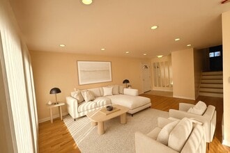 1042 W Central Rd in Mount Prospect, IL - Building Photo - Building Photo