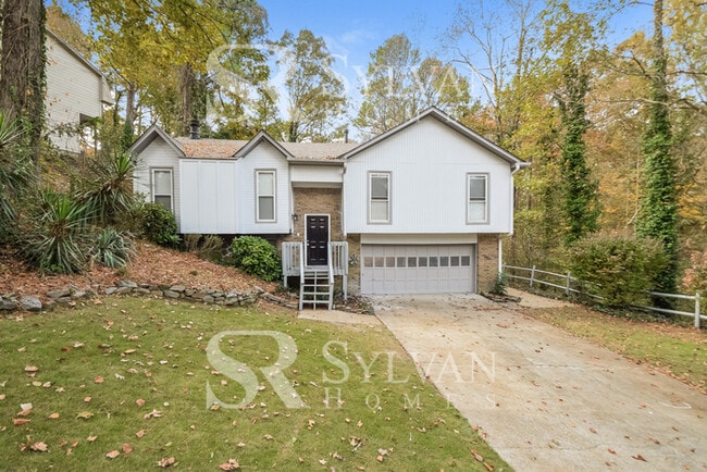 2435 Burgundy Dr in Birmingham, AL - Building Photo - Building Photo