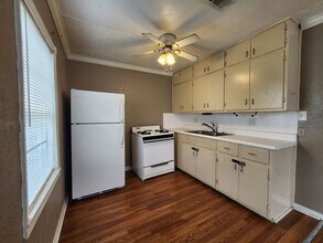 105 9th Ave in Nederland, TX - Building Photo - Building Photo