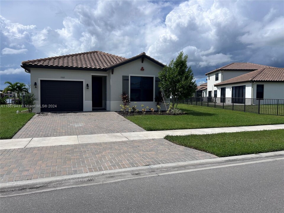 5583 Morino Wy in Ave Maria, FL - Building Photo