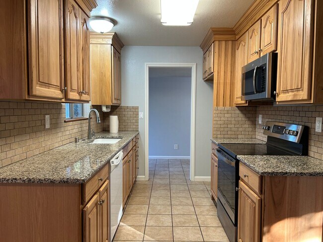 120 Bessie Ln in Oroville, CA - Building Photo - Building Photo