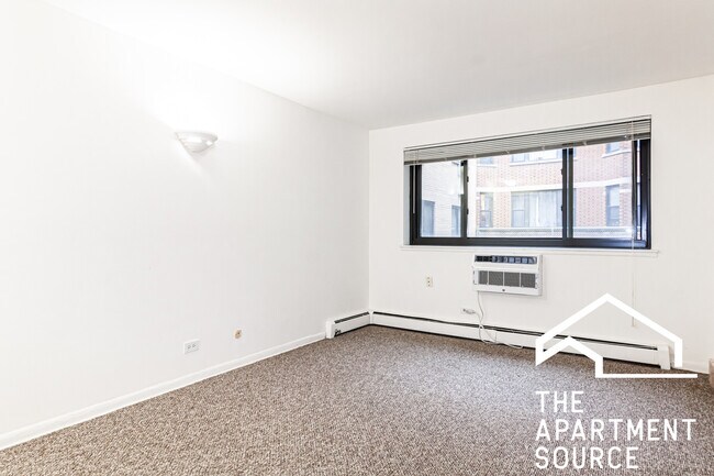 property at 540 W Roscoe St