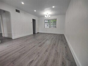 2165 Bay Dr, Unit 18 in Miami Beach, FL - Building Photo - Building Photo