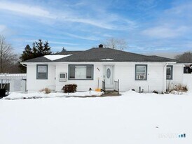 961 N High St in East Haven, CT - Building Photo