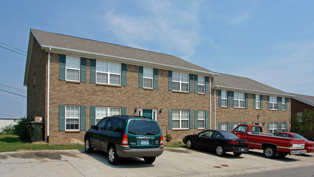 2000-2008 Cornerstone Dr in Lexington, KY - Building Photo