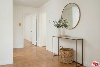 953 4th St in Santa Monica, CA - Building Photo - Building Photo