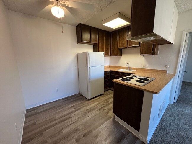 6126 Beadnell Way in San Diego, CA - Building Photo - Building Photo