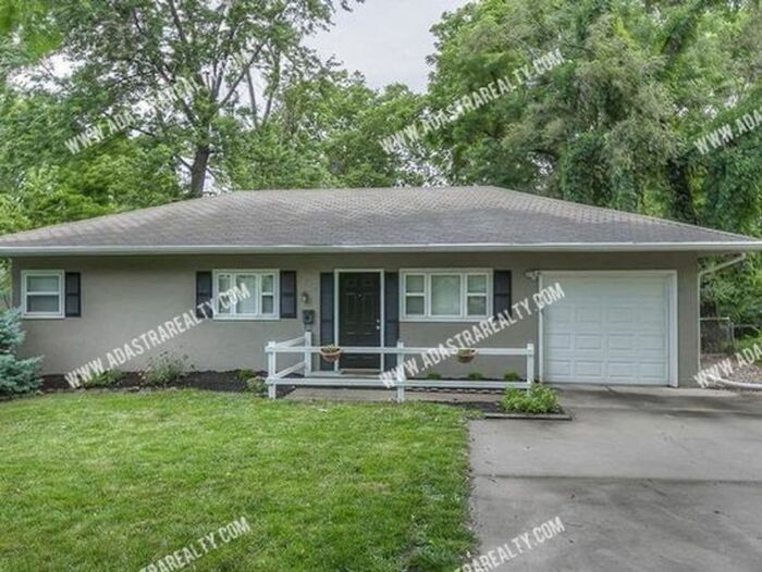 6510 W 83rd St in Overland Park, KS - Building Photo