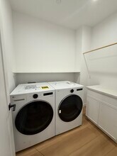 9213 White Oak Ave in Northridge, CA - Building Photo - Building Photo