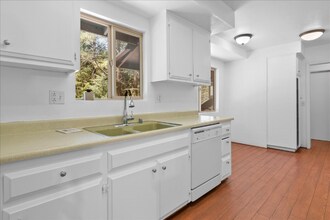 383 Catalina Rd in Big Bear Lake, CA - Building Photo - Building Photo