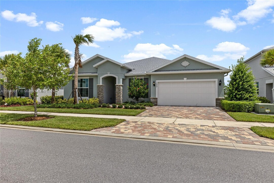 10407 SW Captiva Dr in Port St. Lucie, FL - Building Photo