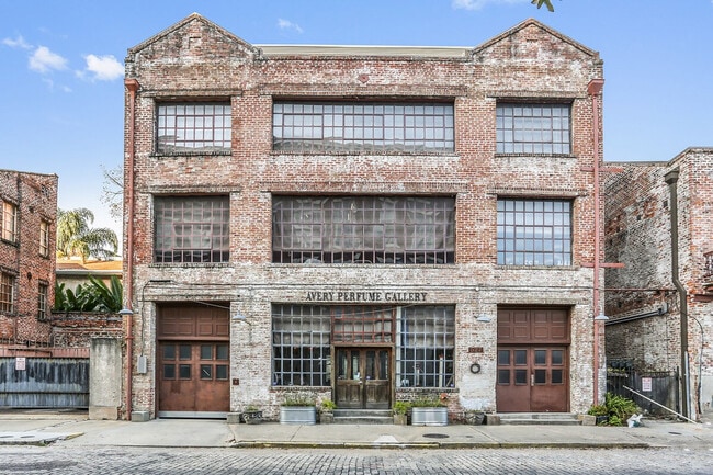 612 Andrew Higgins Dr in New Orleans, LA - Building Photo - Building Photo