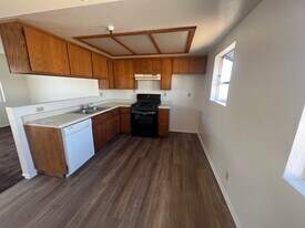 13707 Cerise Ave, Unit 4 in Hawthorne, CA - Building Photo