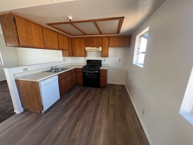 13707 Cerise Ave, Unit 4