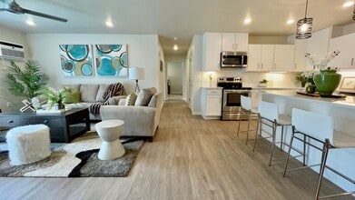 Whispering Oak Apartments in Sheboygan, WI - Building Photo - Building Photo