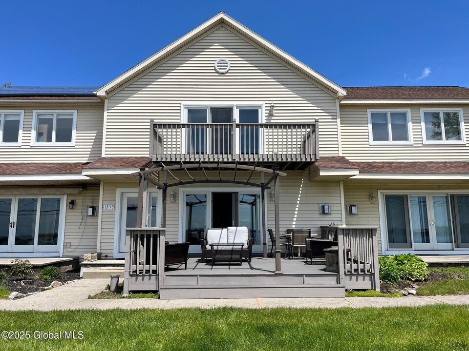 1379 NY-9P in Saratoga Springs, NY - Building Photo