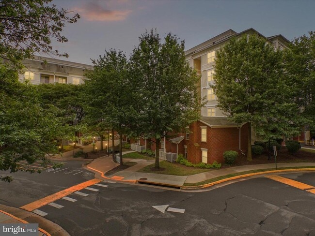 1645 International Dr in McLean, VA - Building Photo - Building Photo