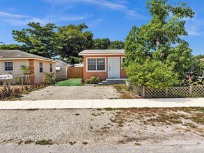 2128 Cleveland St in Hollywood, FL - Building Photo - Building Photo
