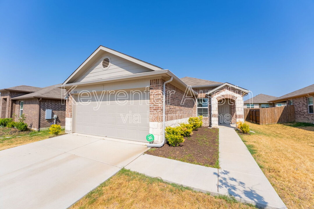 5828 Roderick Dr in Austin, TX - Building Photo