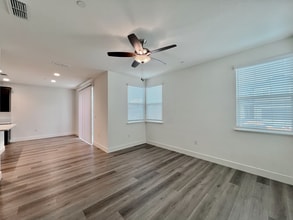 1301 Chariot Rd in Hollister, CA - Building Photo - Building Photo