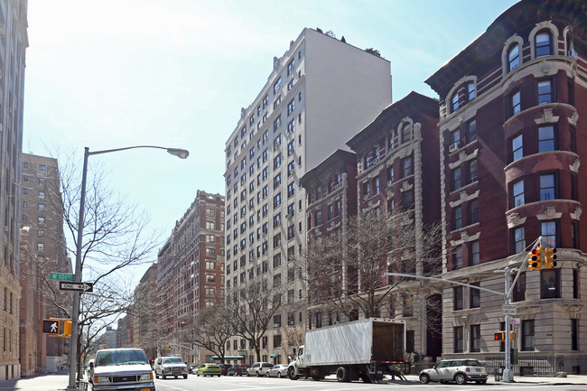 825 W End Ave in New York, NY - Building Photo - Building Photo