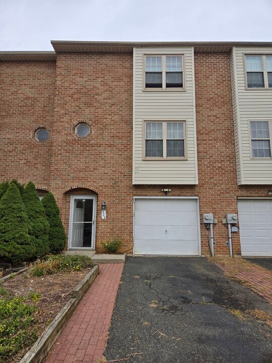 323 W 2nd St in Alburtis, PA - Building Photo