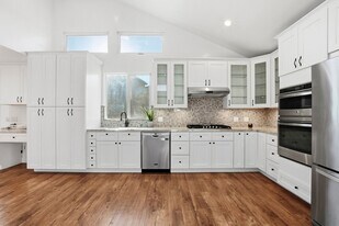 4191 Combe Way in San Diego, CA - Building Photo