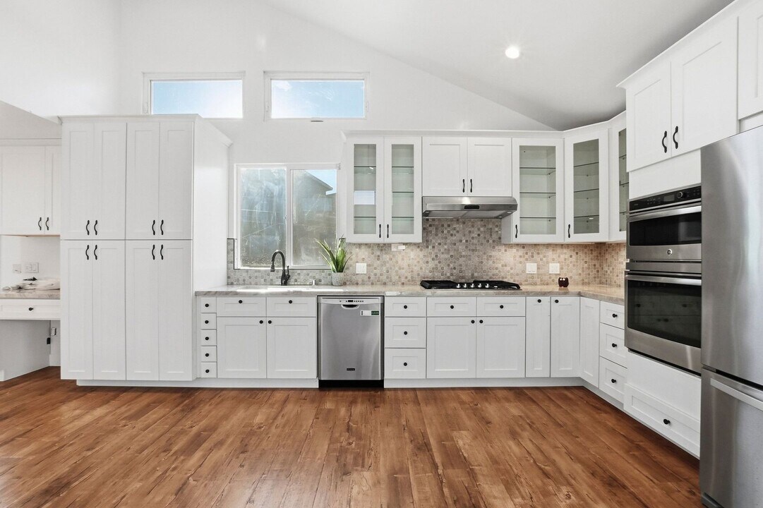 4191 Combe Way in San Diego, CA - Building Photo