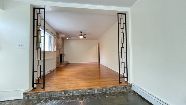 425 S 46th St, Unit Frnt in Philadelphia, PA - Building Photo - Building Photo