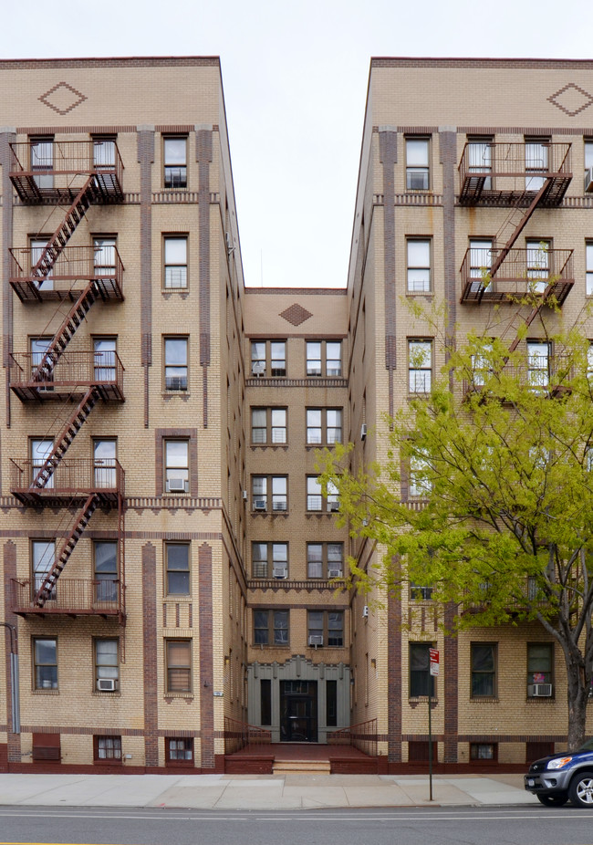 19 E Van Cortlandt Ave in Bronx, NY - Foto de edificio - Building Photo