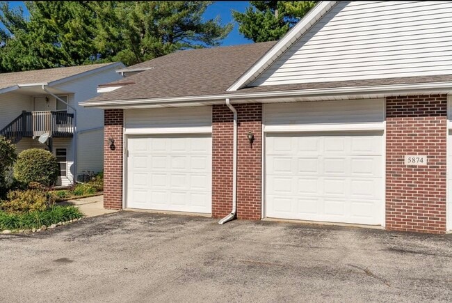 5874 Beechwood Dr in Loves Park, IL - Building Photo - Building Photo