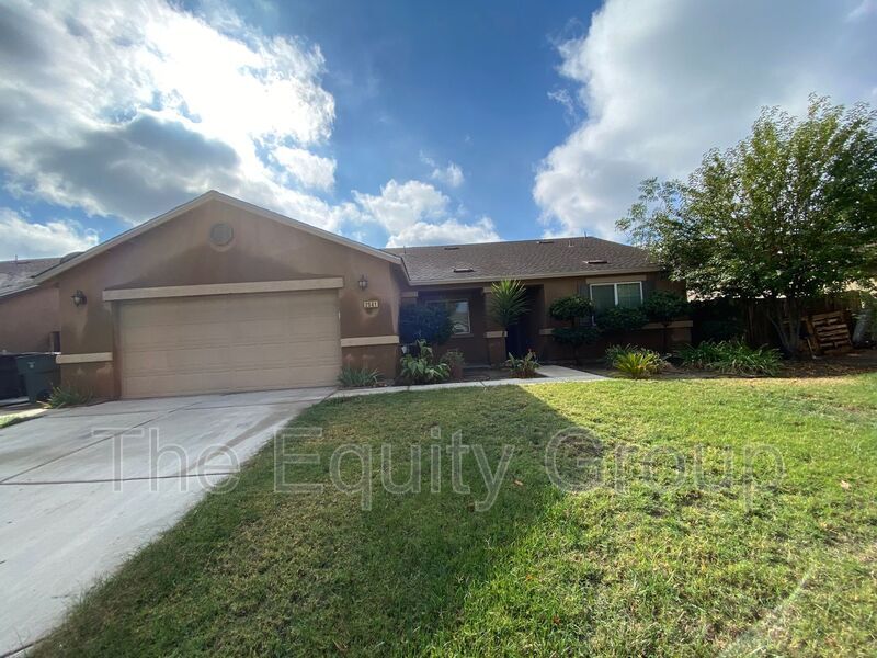 2541 W Porter Ave in Visalia, CA - Building Photo