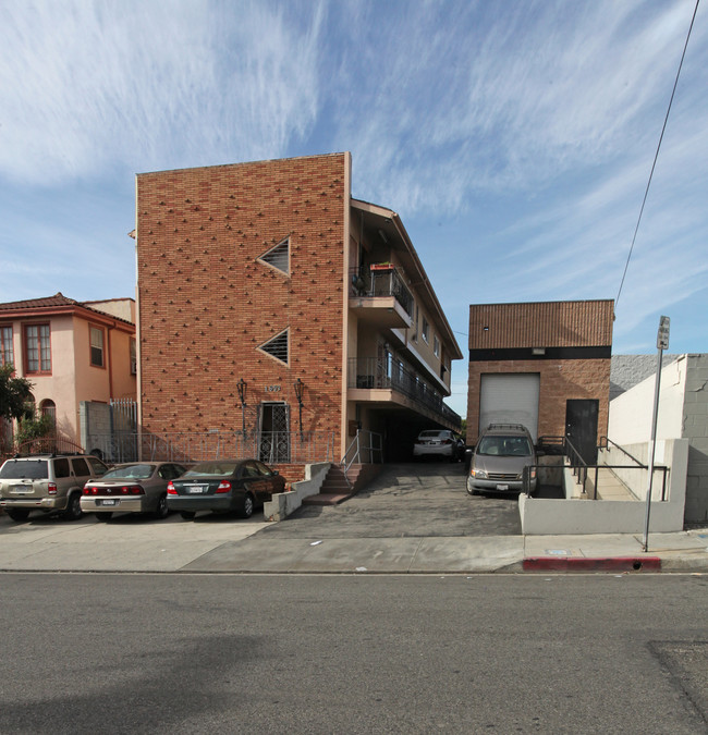 1653 Kenmore Ave in Los Angeles, CA - Building Photo - Building Photo