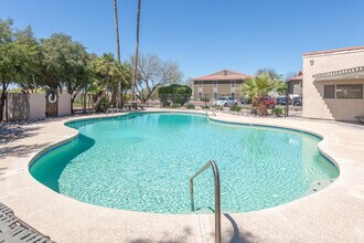 Williams Gateway Apartments in Gilbert, AZ - Foto de edificio - Building Photo