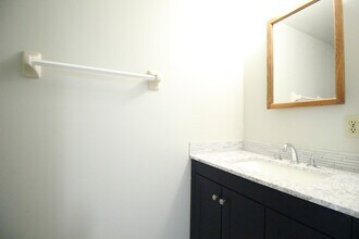 2300 SW 43rd St in Gainesville, FL - Foto de edificio - Building Photo