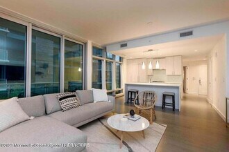 15 Morris Ave, Unit 301 in Long Branch, NJ - Building Photo - Building Photo