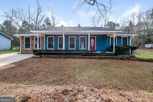 350 Pleasant Valley Rd in Mcdonough, GA - Building Photo