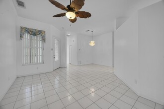 572 SW New Castle Cove in Port St. Lucie, FL - Building Photo - Building Photo