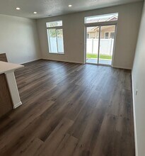 3678 S Roosevelt St in Kennewick, WA - Building Photo - Building Photo