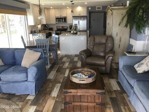 1571 S Atlantic Ave in New Smyrna Beach, FL - Foto de edificio - Building Photo