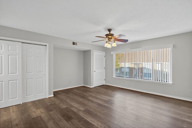 206 Pacific Dr in Hampton, VA - Building Photo - Building Photo