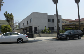 4942 Maplewood Ave in Los Angeles, CA - Building Photo - Building Photo