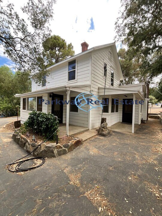 5670 Willows Rd in Alpine, CA - Building Photo