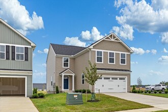 6537 Rockingham Way in Ruther Glen, VA - Foto de edificio - Building Photo